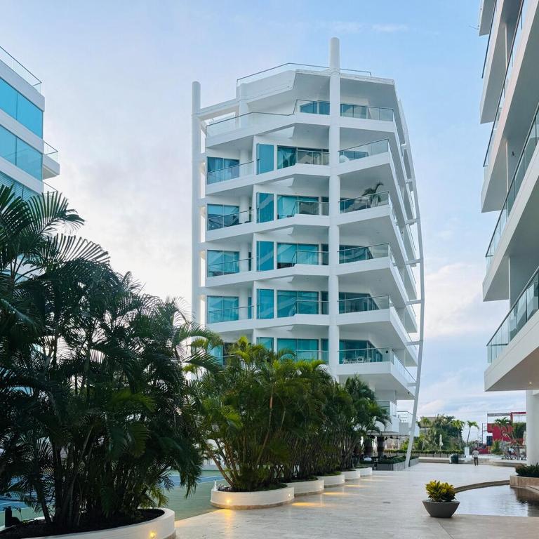 Hermoso apartamento con salida al mar exclusivo edificio - Three-Bedroom Apartment - 3