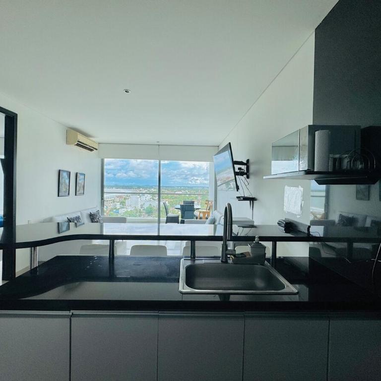 Hermoso apartamento con salida al mar exclusivo edificio - Three-Bedroom Apartment - 5
