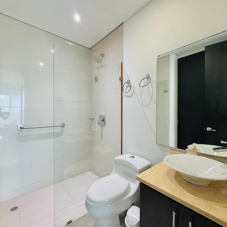 Hermoso apartamento con salida al mar exclusivo edificio - Three-Bedroom Apartment - 7