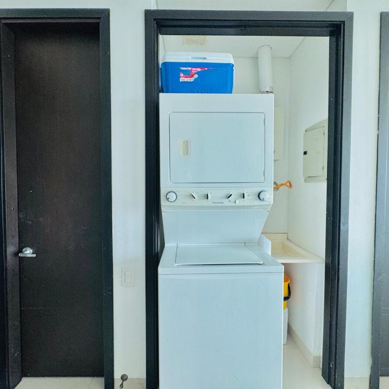 Hermoso apartamento con salida al mar exclusivo edificio - Three-Bedroom Apartment - 15