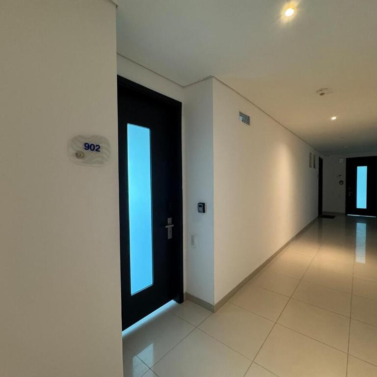 Hermoso apartamento con salida al mar exclusivo edificio - Three-Bedroom Apartment - 17
