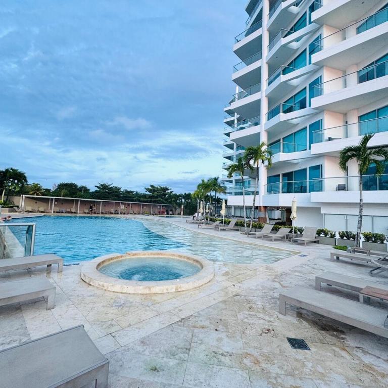 Hermoso apartamento con salida al mar exclusivo edificio - Three-Bedroom Apartment - 19