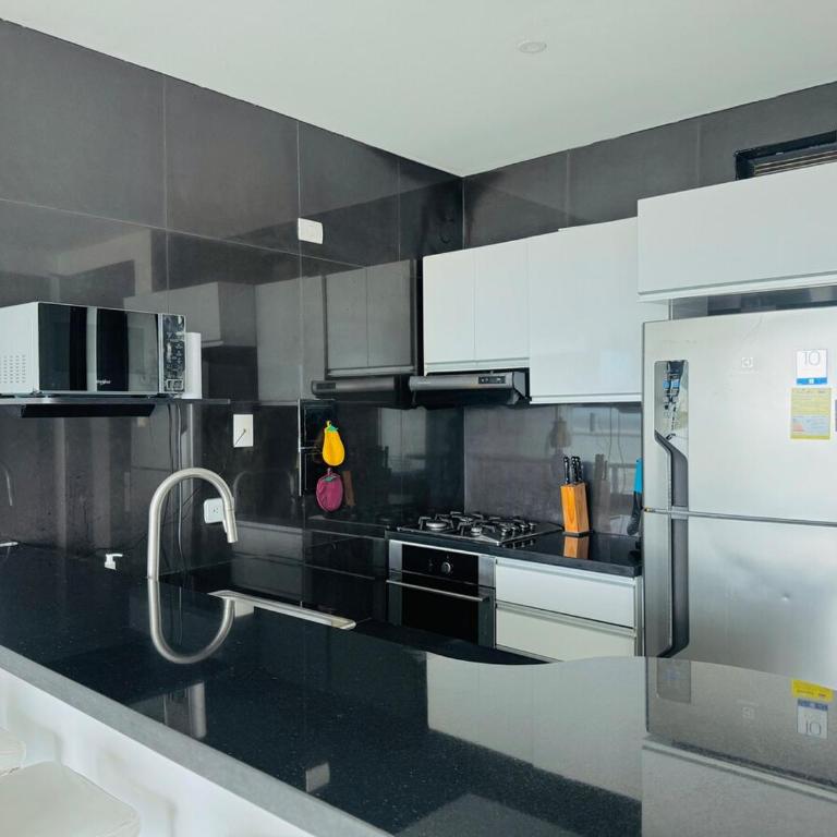 Hermoso apartamento con salida al mar exclusivo edificio - Three-Bedroom Apartment - 20