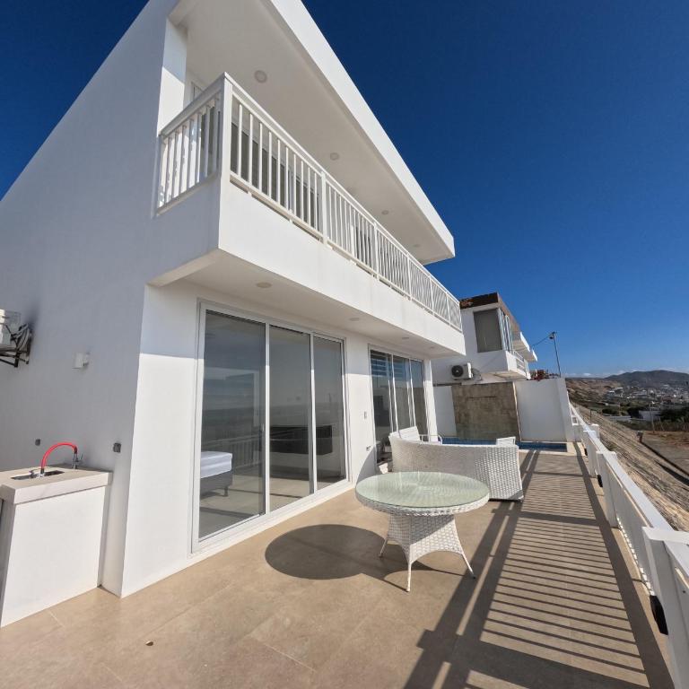 Casa con piscina y espectacular vista al mar - Apartamento de 3 dormitorios - 1