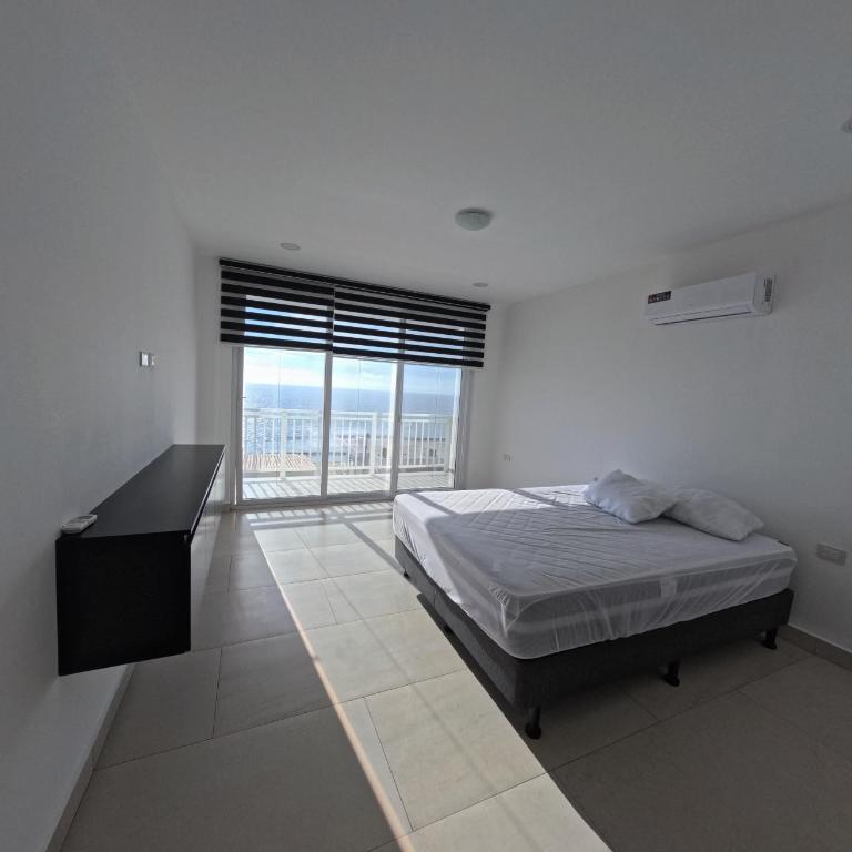 Casa con piscina y espectacular vista al mar - Apartamento de 3 dormitorios - 20