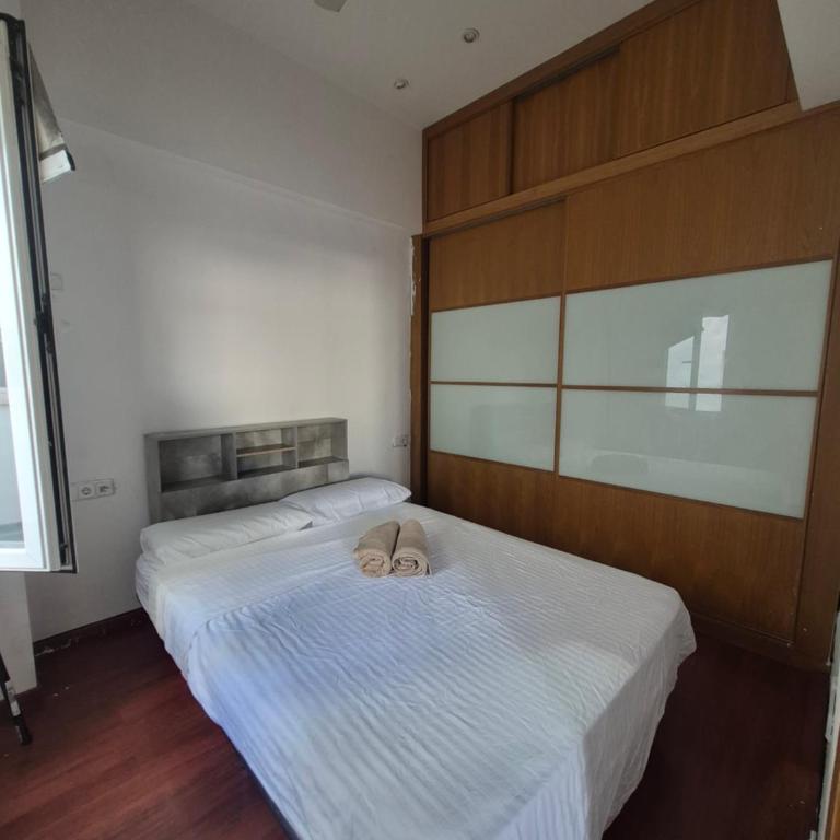 Ático centro con terraza y vistas - One-Bedroom Apartment - 12