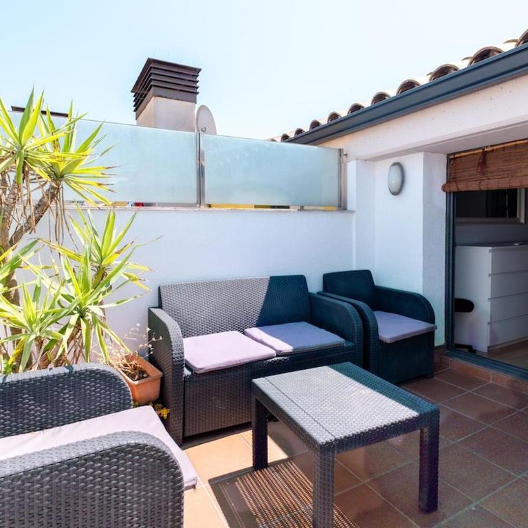 Dúplex per a 6 amb terrassa · Blanes - Apartamento de 3 dormitorios - 1