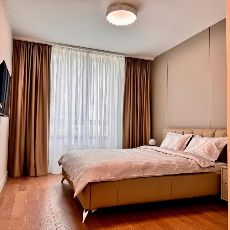 Parkside Residence - One-Bedroom Apartment with Park View - 14