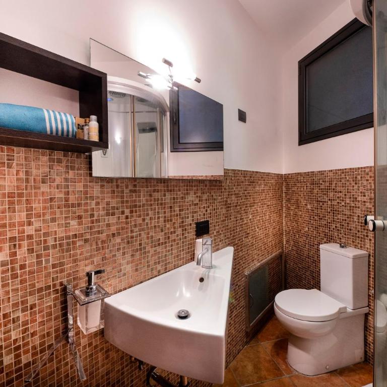 HOLIDAYS ALBA - Two-Bedroom Villa - 32