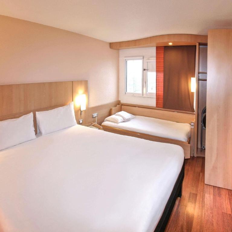 ibis Poitiers Sud - Chambre Standard avec 1 Lit Double et 1 Lit Simple - 5