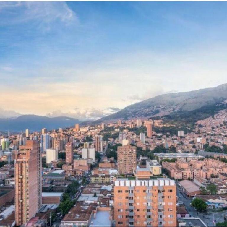Apartment En Medellin - Estudio con vistas a las montañas - 1