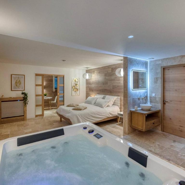 Suite romantique luxueuse avec Spa - Chambre Standard Lit Queen-Size - 5