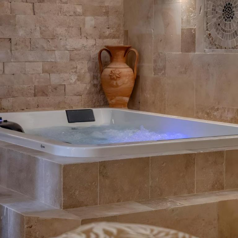 Suite romantique luxueuse avec Spa - Chambre Standard Lit Queen-Size - 4