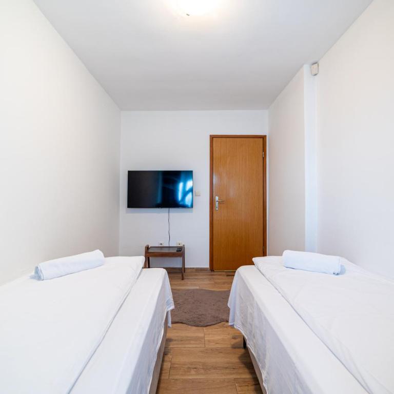 Kalemova City Center Design 2-Bedroom Villa with balcony and garage - Kuća sa 2 Spavaće Sobe - 12