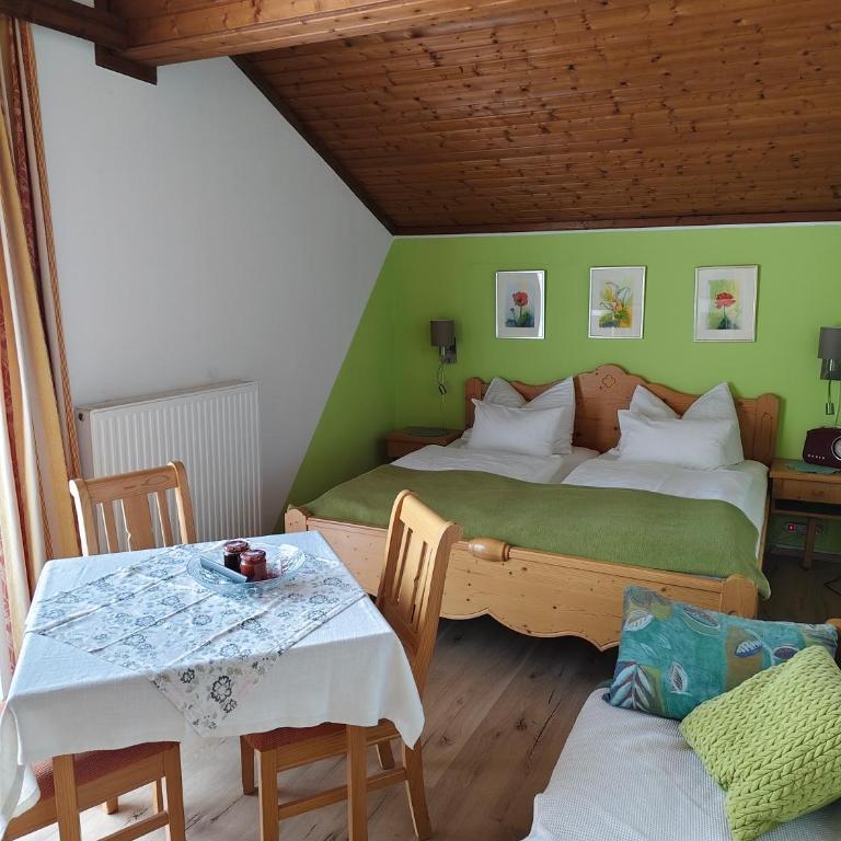 Blumenpension Strauss - Ferienwohnungen - Studio mit Balkon - 3