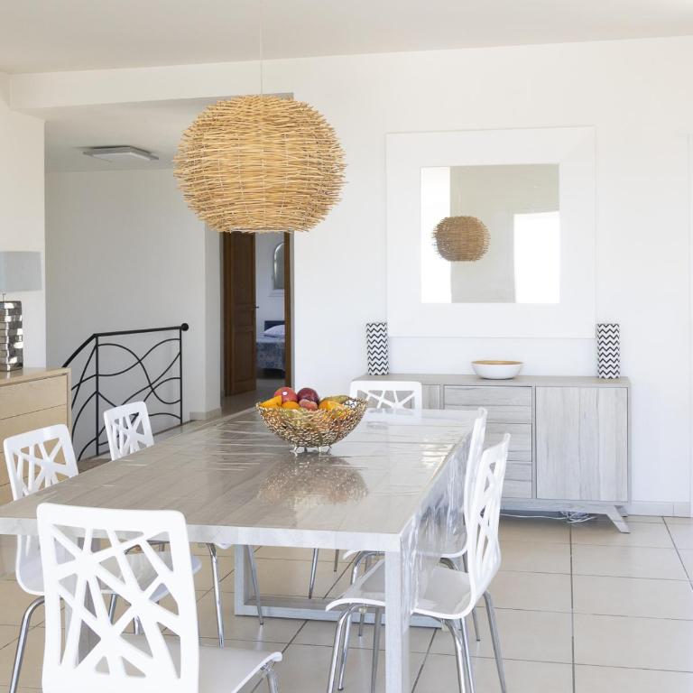 Villa Golden Hours - Rochelongue - 6pers- acces direct sur la plage - Histoire de Clés - Three-Bedroom Villa - 8