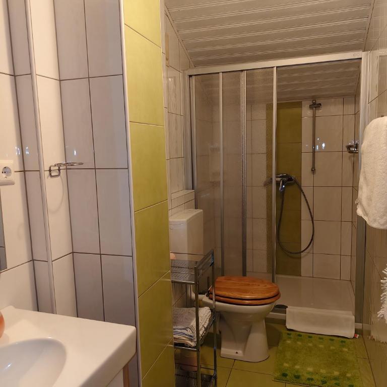 Blumenpension Strauss - Ferienwohnungen - Apartment mit 2 Schlafzimmern - 3