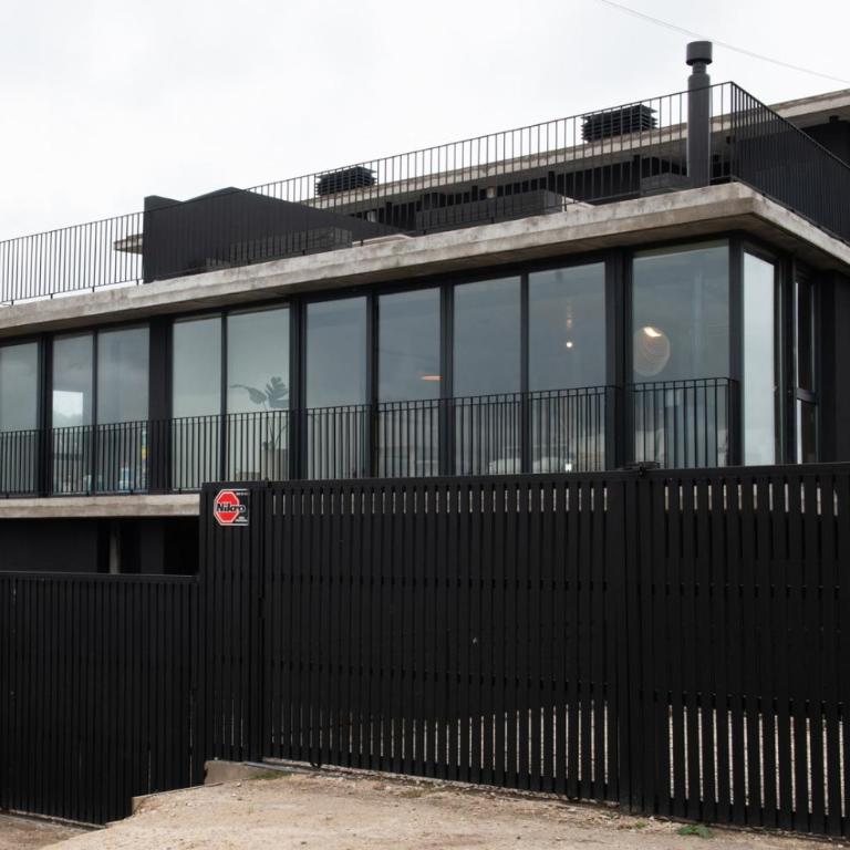 Depto Bosque - Depto a una cuadra de Luna Roja, Chapa con parrilla y terraza - Hola Sur - Apartamento de 2 dormitorios - 7