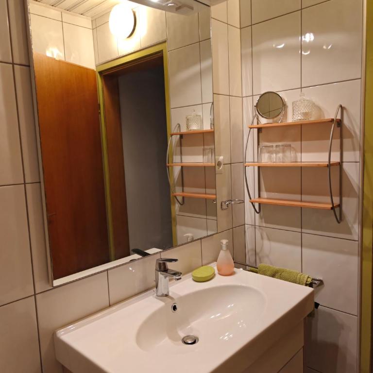 Blumenpension Strauss - Ferienwohnungen - Studio mit Balkon - 12