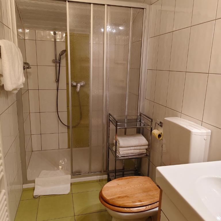 Blumenpension Strauss - Ferienwohnungen - Apartment mit 2 Schlafzimmern - 4