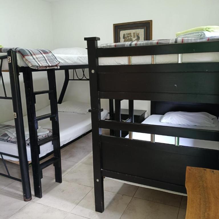Hostal y Camping Los Girasoles - Habitación Quíntuple con baño privado - 5