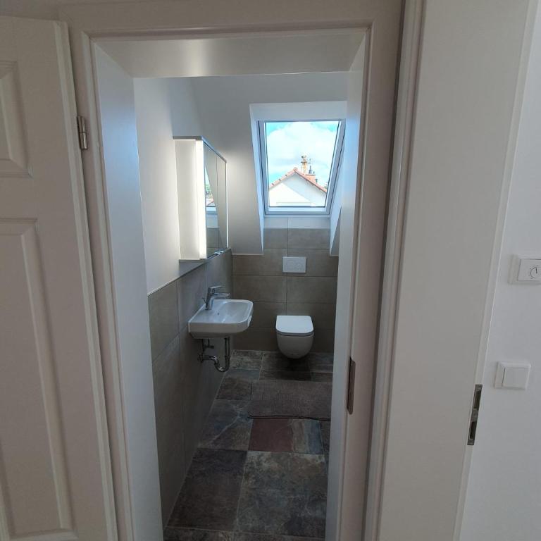 Moderne Dachgeschosswohnung in exklusiver Villa - Appartamento con 3 Camere da Letto - 4