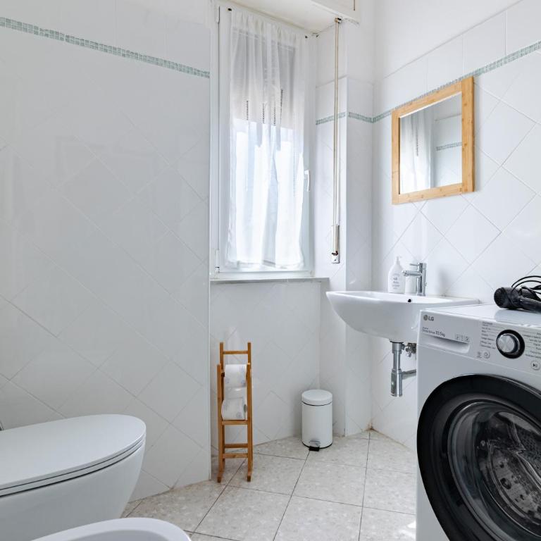 da Paola - Group Getaway - Bright Flat with Balcony WiFi & AC - Private internal Parking for motorbikes and bikes - Appartamento con 3 Camere da Letto - 24