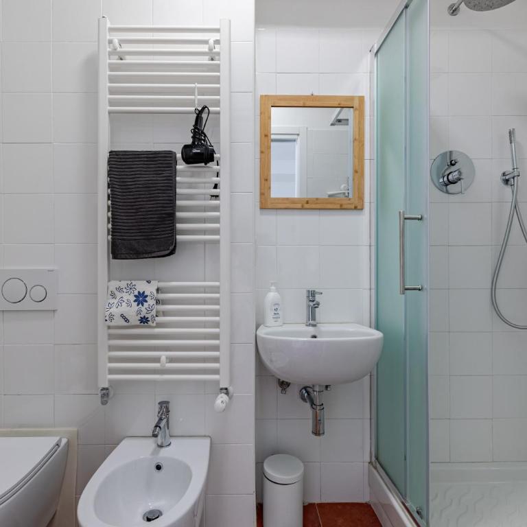 da Paola - Group Getaway - Bright Flat with Balcony WiFi & AC - Private internal Parking for motorbikes and bikes - Appartamento con 3 Camere da Letto - 10