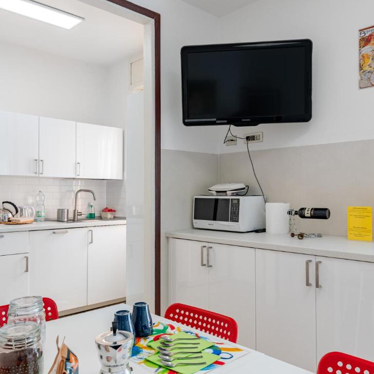 da Paola - Group Getaway - Bright Flat with Balcony WiFi & AC - Private internal Parking for motorbikes and bikes - Appartamento con 3 Camere da Letto - 3