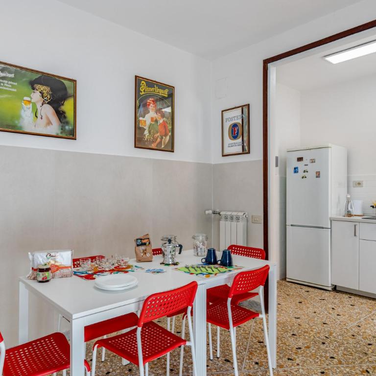da Paola - Group Getaway - Bright Flat with Balcony WiFi & AC - Private internal Parking for motorbikes and bikes - Appartamento con 3 Camere da Letto - 17