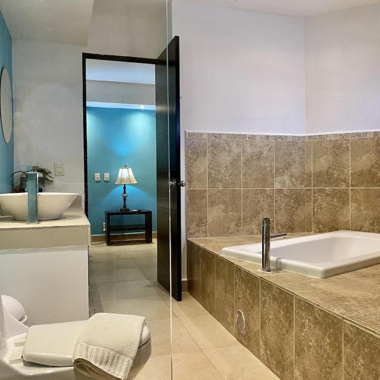 Beachside Penthouse with Pool & Balcony - Apartamento de 3 dormitorios - 15