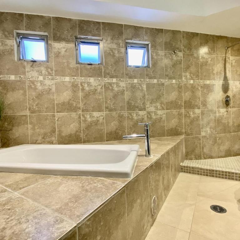 Beachside Penthouse with Pool & Balcony - Apartamento de 3 dormitorios - 25