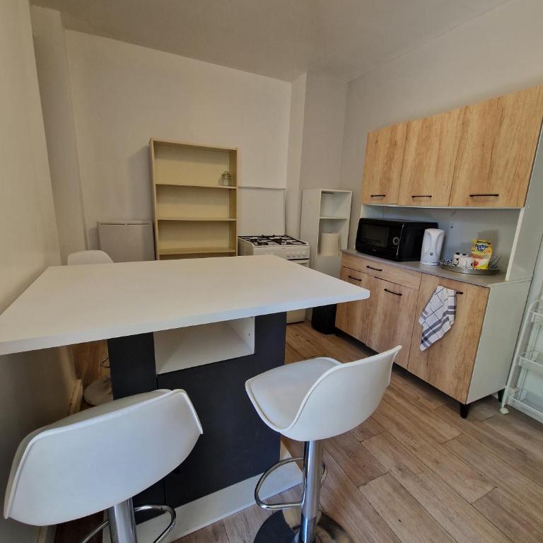 Quiet two bedroom apartment which is accessible and convenient in the centre of gap - Appartement 2 Chambres - 1