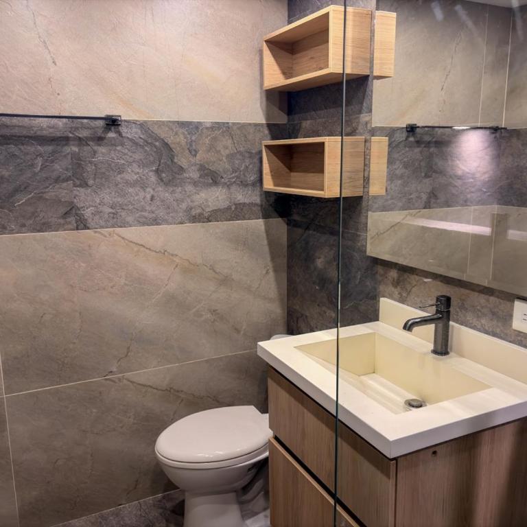 3br apt AC with pool gym sauna, Bbq 10 min Poblado - Apartamento de 3 dormitorios - 21