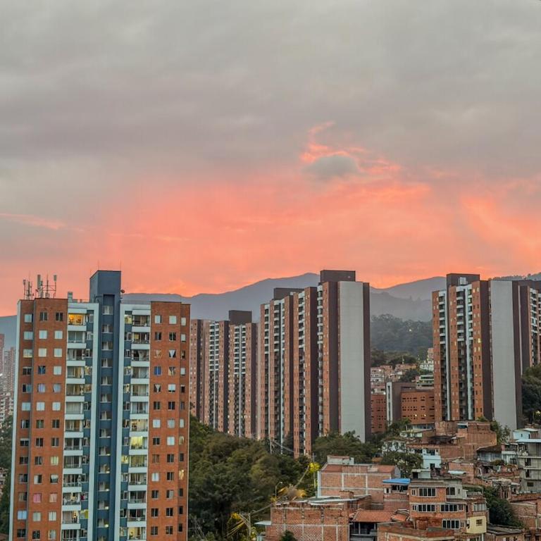 3br apt AC with pool gym sauna, Bbq 10 min Poblado - Apartamento de 3 dormitorios - 24