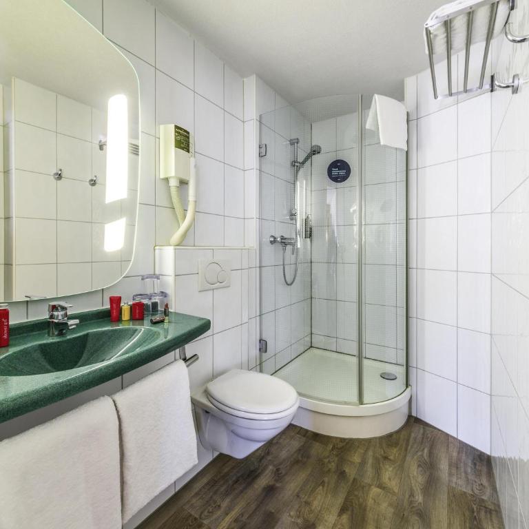 ibis Lausanne Crissier - Standard Triple Room with There Single Beds - 5
