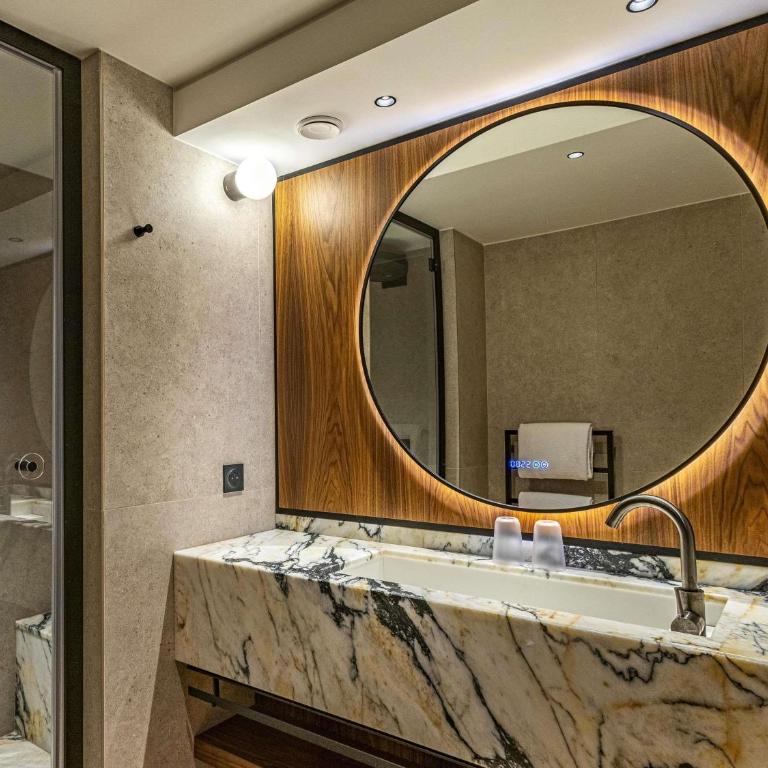 Grand Hôtel La Cloche Dijon - MGallery Collection - Suite Duplex - Lit Queen-Size - Vue - 2