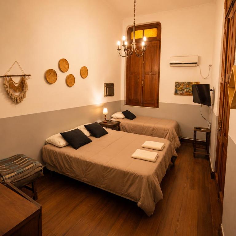 A la Gurda Hostel - Barrio Norte - Habitación Doble con baño privado externo - 1
