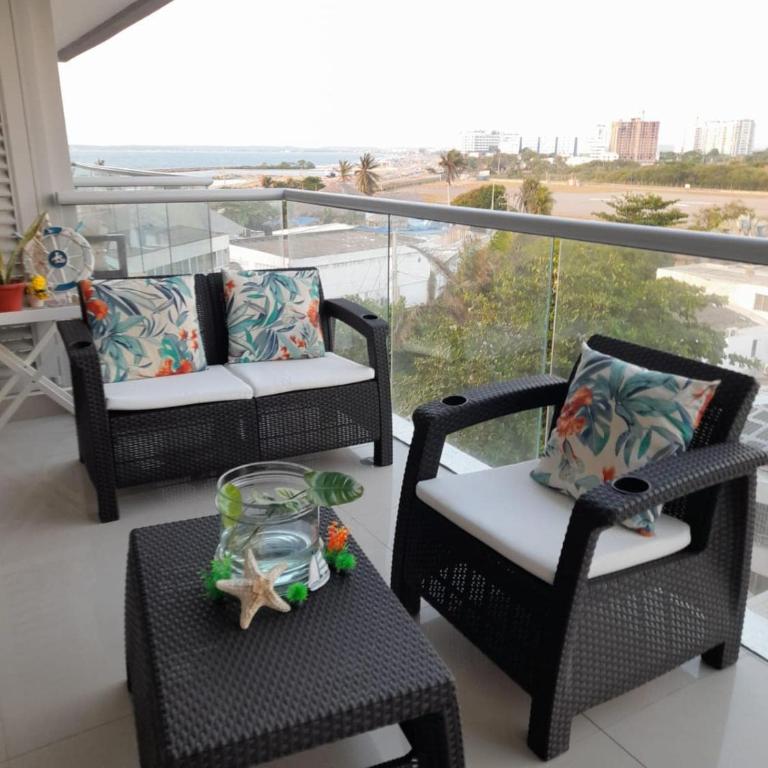 Apartamento 6 personas con balcon vista al mar desayuno gratis y anfitrion 24 horas - Two-Bedroom Apartment - 1