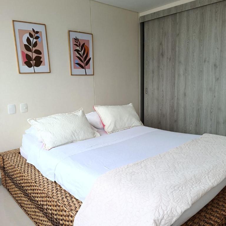 Apartamento 6 personas con balcon vista al mar desayuno gratis y anfitrion 24 horas - Two-Bedroom Apartment - 12
