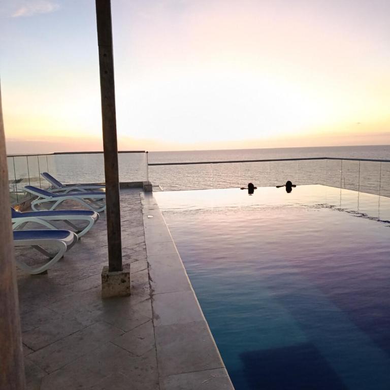 Apartamento 6 personas con balcon vista al mar desayuno gratis y anfitrion 24 horas - Two-Bedroom Apartment - 14