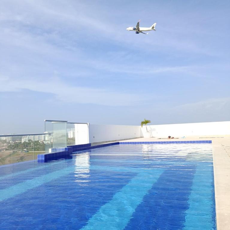 Apartamento 6 personas con balcon vista al mar desayuno gratis y anfitrion 24 horas - Two-Bedroom Apartment - 23