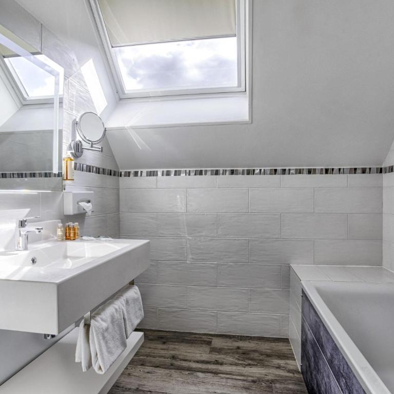 Mercure Cabourg Hôtel & Spa - Suite Privilège avec 1 Lit Double et 1 Canapé-Lit - 4