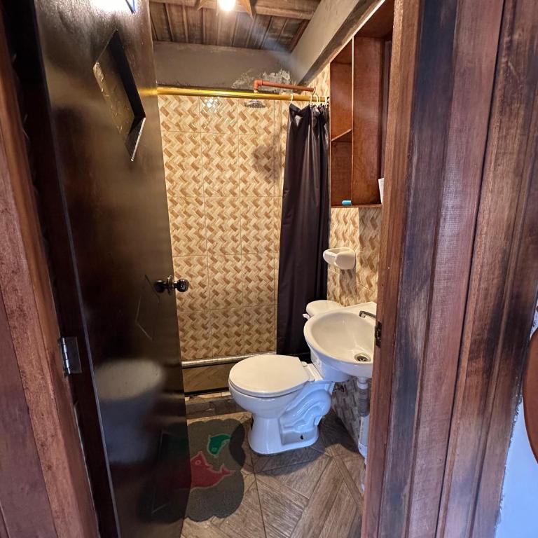 Bonito departamento céntrico con cocina y parqueadero - Apartamento de 3 dormitorios - 2