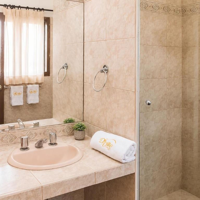 Deville Inn - Triple Room - 1