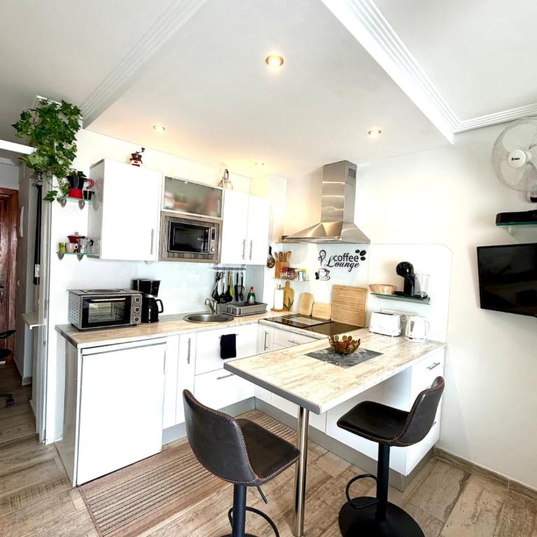 Central with Panorama View, Pool & Home Office - Apartamento de 1 dormitorio - 9