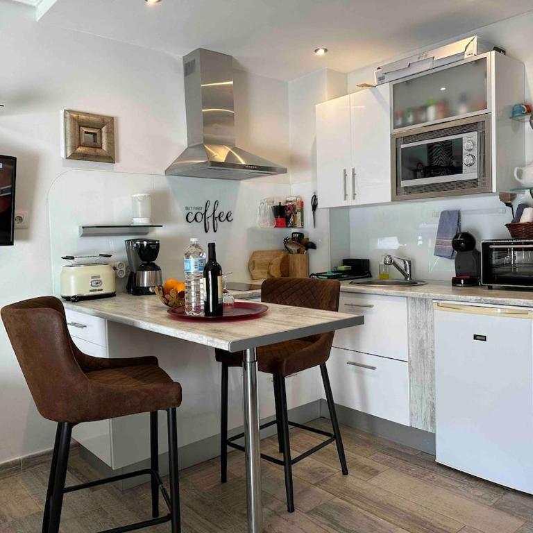 Central with Panorama View, Pool & Home Office - Apartamento de 1 dormitorio - 34