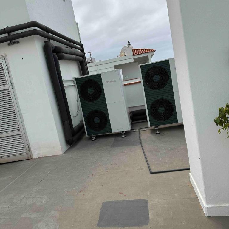 Central with Panorama View, Pool & Home Office - Apartamento de 1 dormitorio - 40