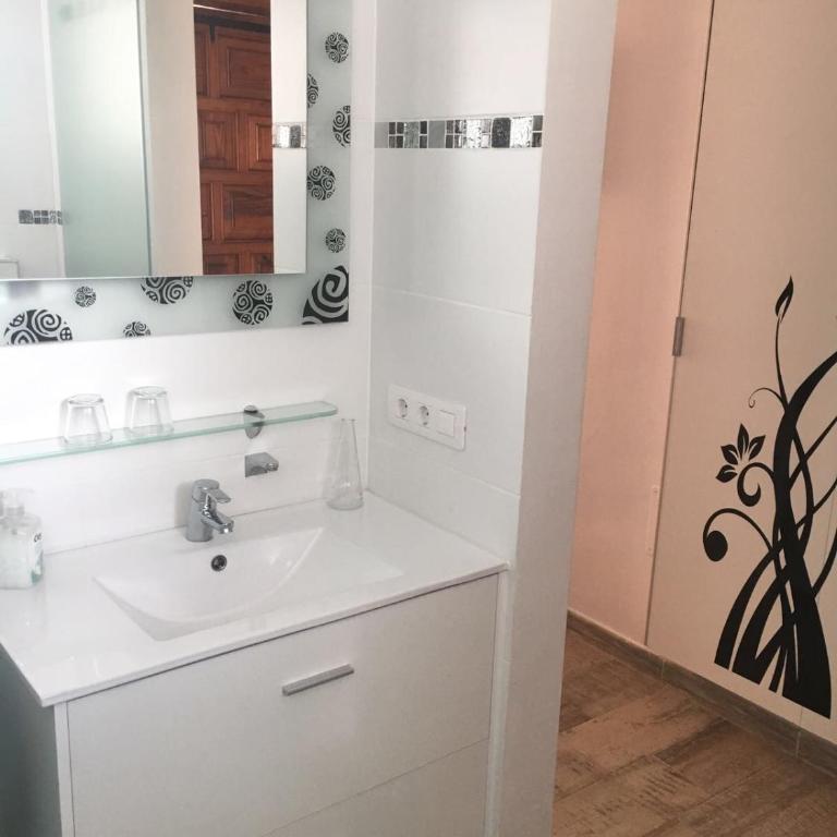 Central with Panorama View, Pool & Home Office - Apartamento de 1 dormitorio - 44