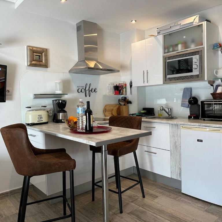 Central with Panorama View, Pool & Home Office - Apartamento de 1 dormitorio - 51